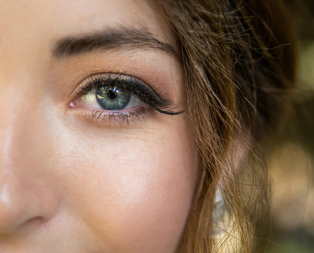 Frau mit natürlichem Make-up